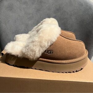 UGG Women’s Slippers Disquette Chestnut Size 7 US